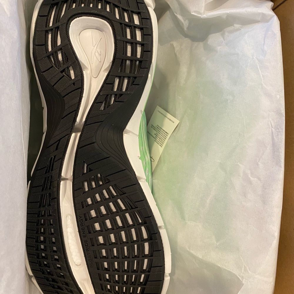 Women’s Reeboks - Picture 3 of 5